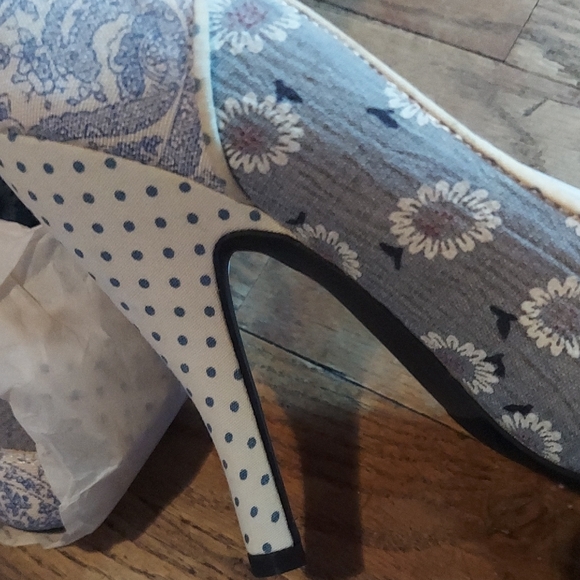 Mojo Moxy Blue and Cream Lace Heels 7.5 M - Picture 9 of 12